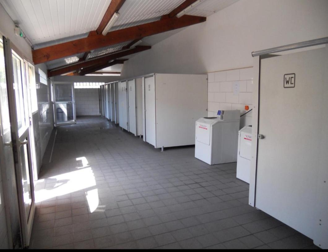 Vacances Familiales Dans Camping Avec Piscine Fréjus Exteriör bild