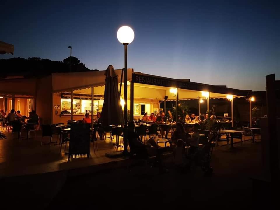Vacances Familiales Dans Camping Avec Piscine Fréjus Exteriör bild